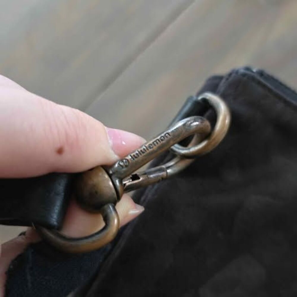 lululemon clutch purse black camo - Picture 7 of 9